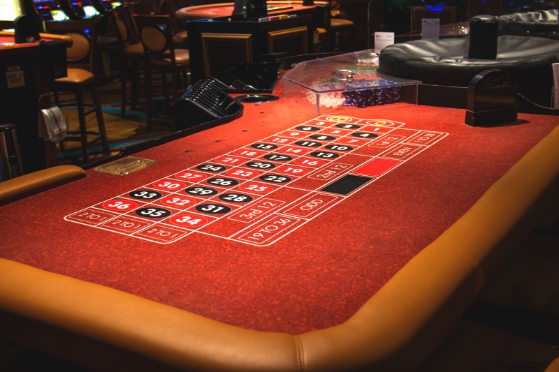 10985350-table-roulette-in-a-casino-treasure-island-las-vegas